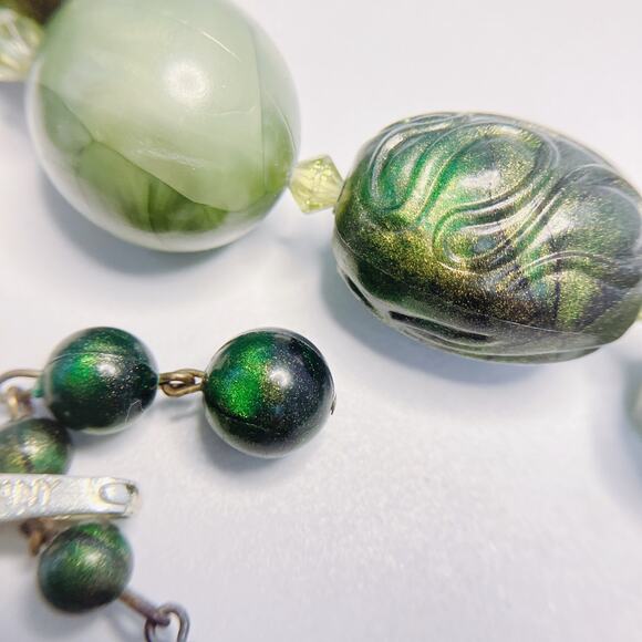 Vintage German Necklace, MCM Green Plastic Beads, Gold Shimmer, Marbled, Faceted - Picture 5 of 8